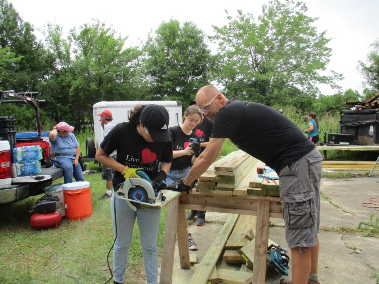 SJHP, Creekside High Engineering Club Helps Elderly Woman